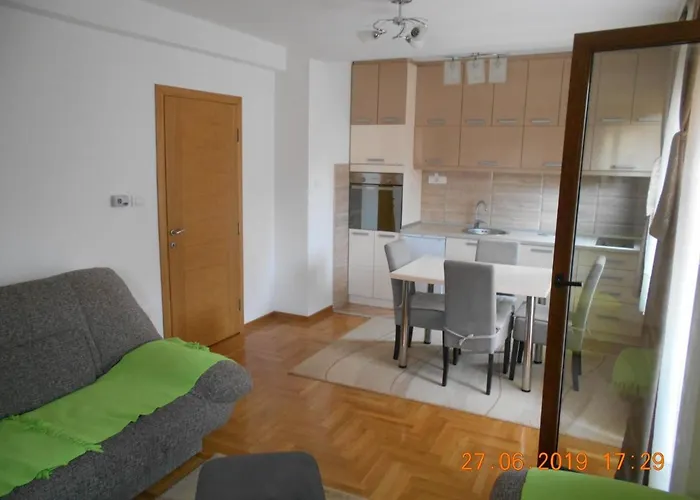 アパート Katrin ズラティボール